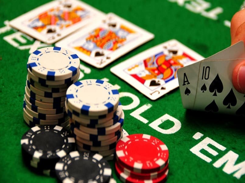 Bluff trong Poker mang lại nhiều lợi ích cho người chơi